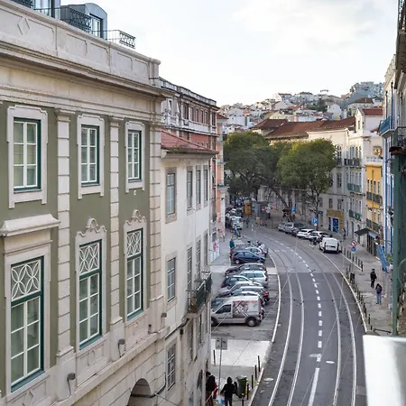 Joivy Exquisite Near Bica Elevator