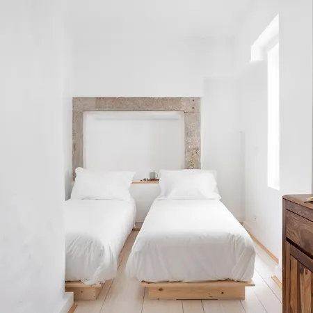 Joivy Exquisite Near Bica Elevator Apartment