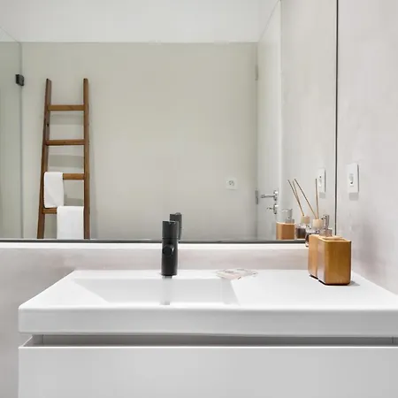 Joivy Exquisite Near Bica Elevator Apartment Lisbon