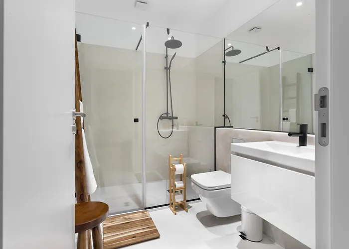 Joivy Exquisite Near Bica Elevator